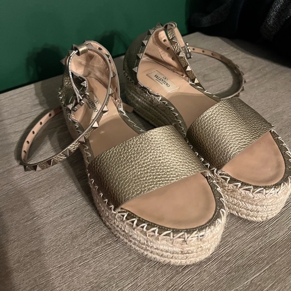 Shoes - Valentino Garavani Shoes | Valentino Garavani Flatform espadrilles